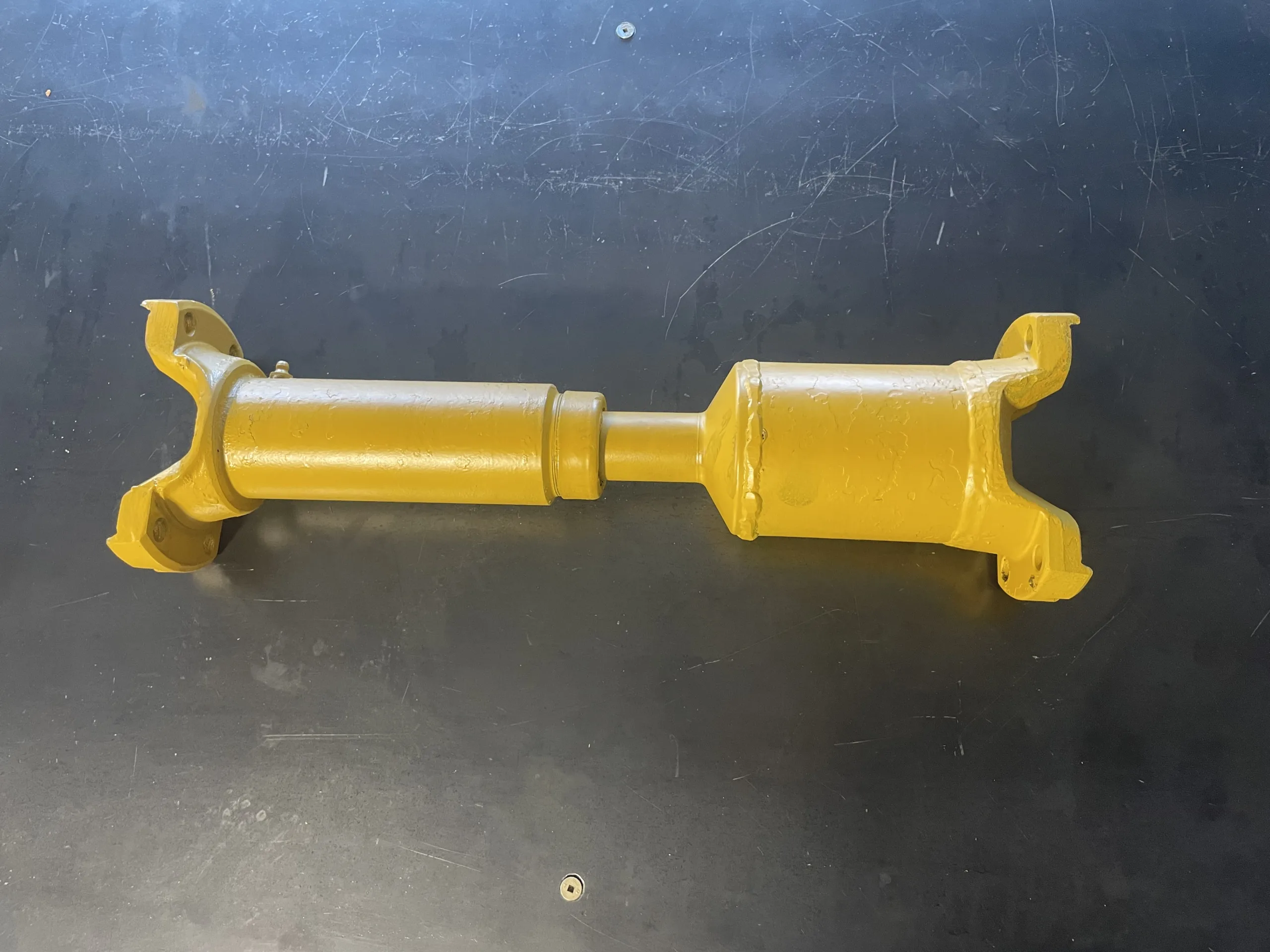 Center Driveshaft AT114339