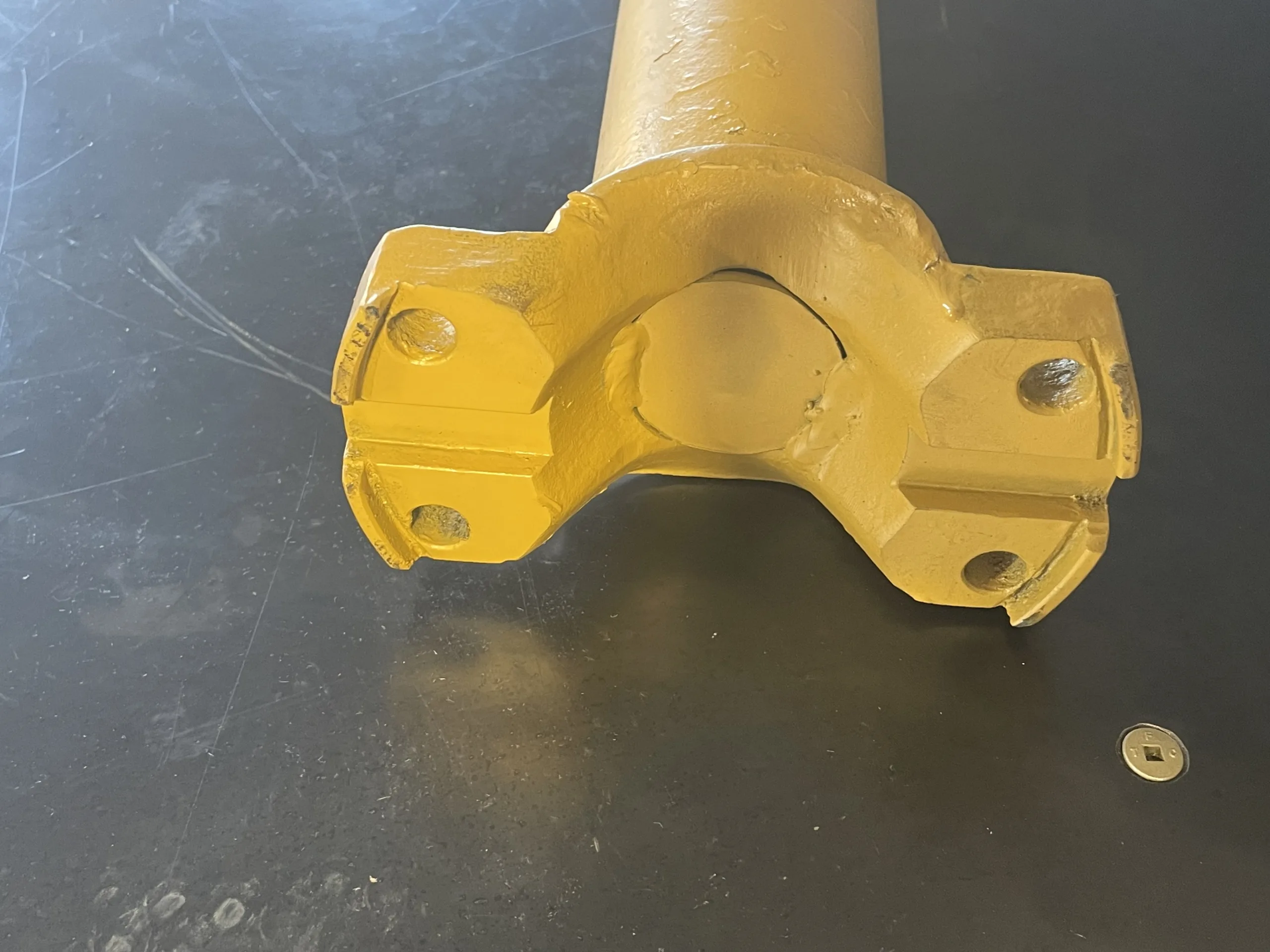 Center Driveshaft AT114339 - Image 3