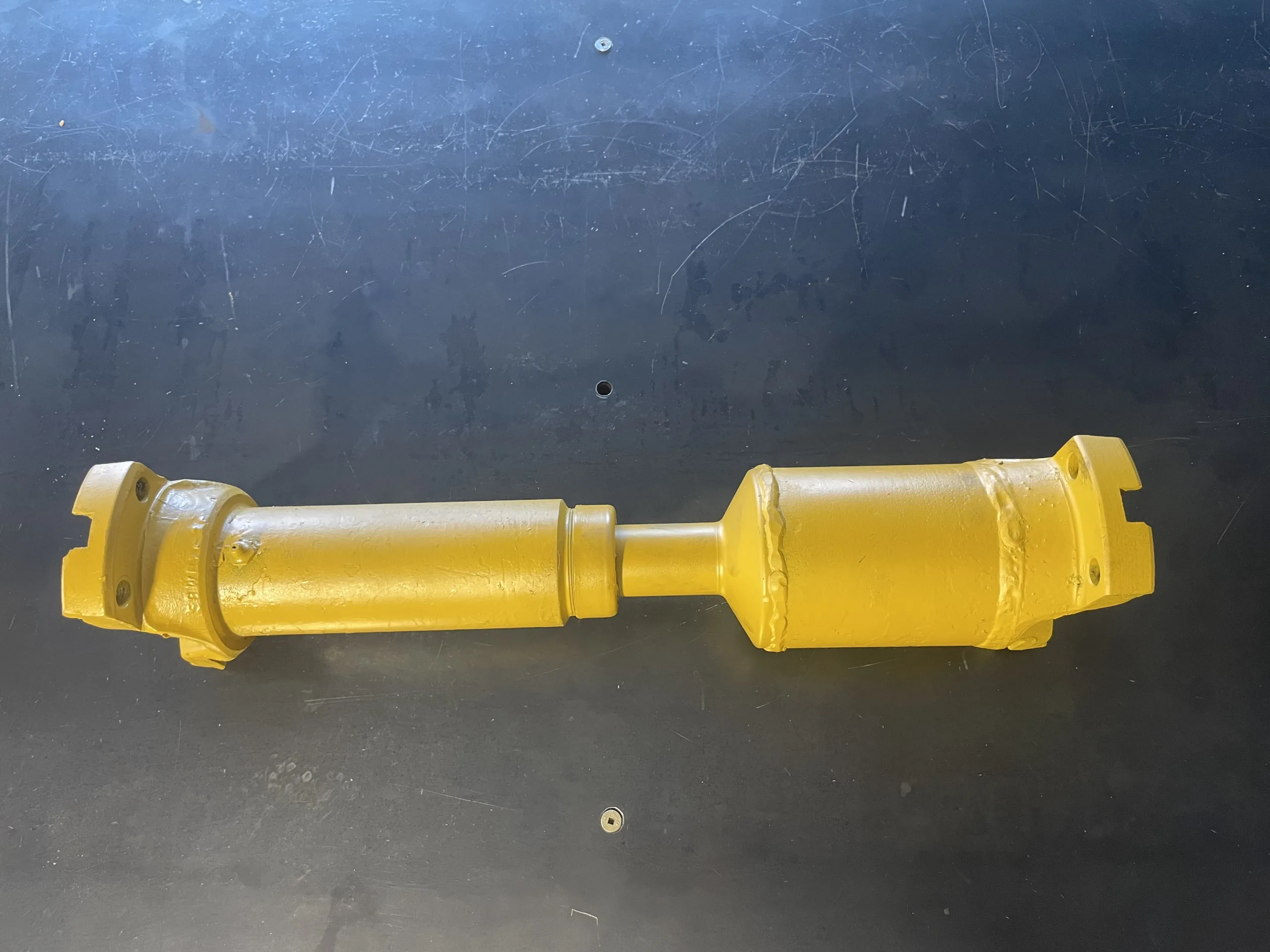 Center Driveshaft AT114339 - Image 2