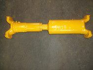 Center Driveshaft AT114338