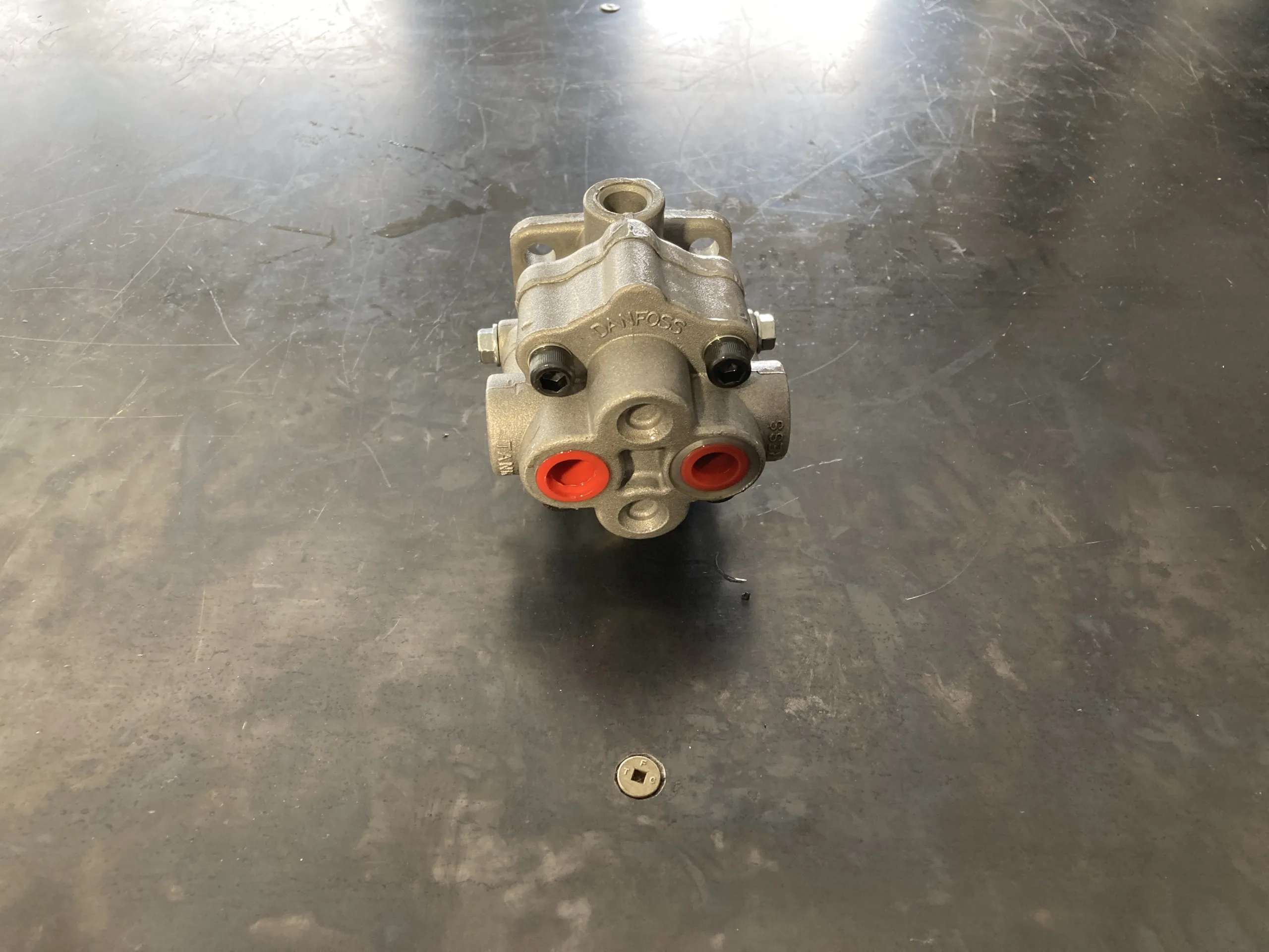 Winch Pump - w/o Relief Valve - Image 2