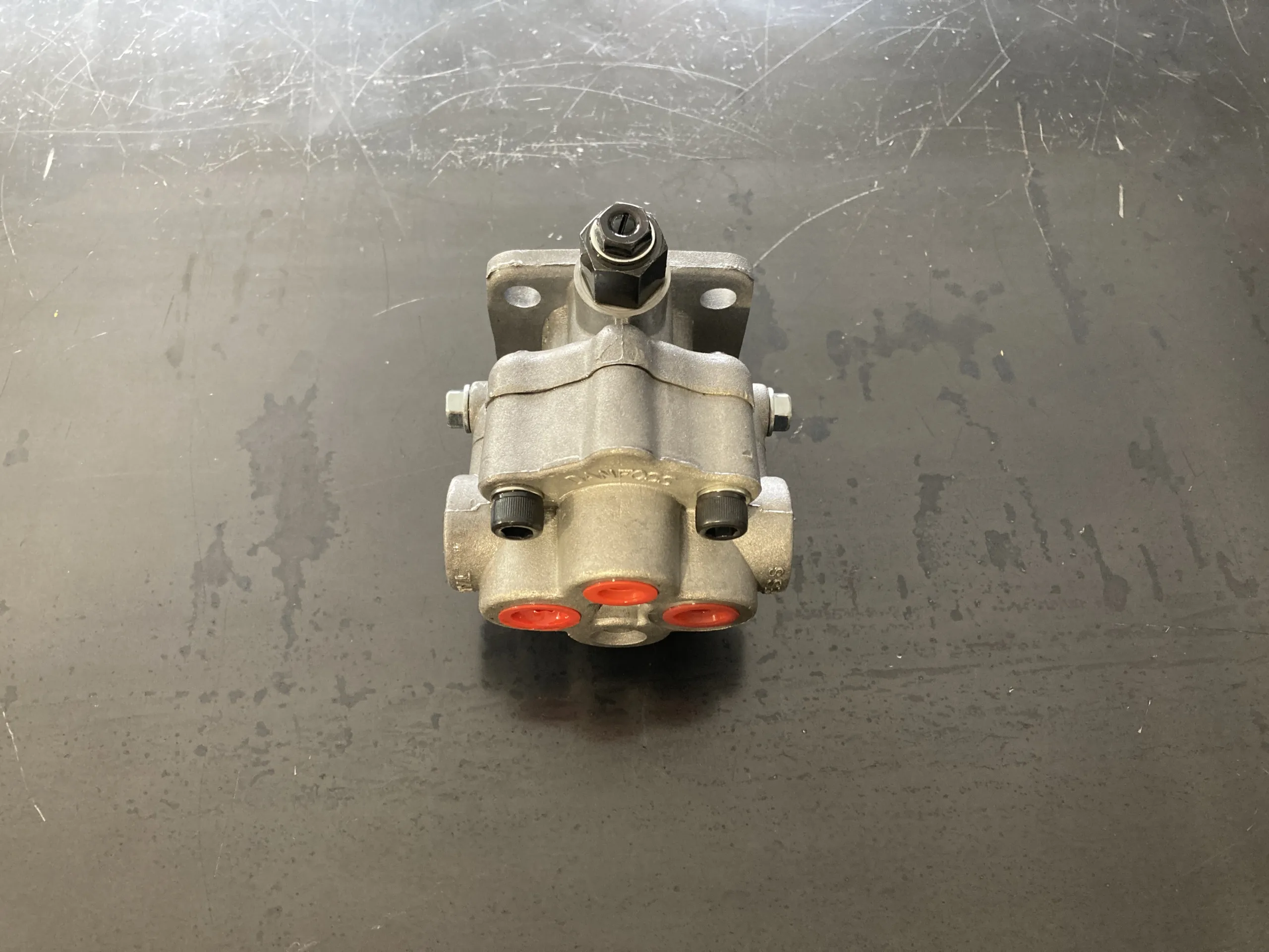 Winch Pump with Relief Valve - Image 3